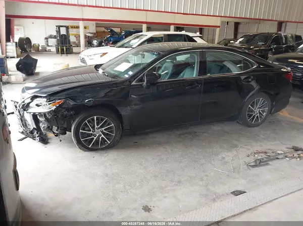58ABK1GG4HU072016 2017 LEXUS ES - Image 2