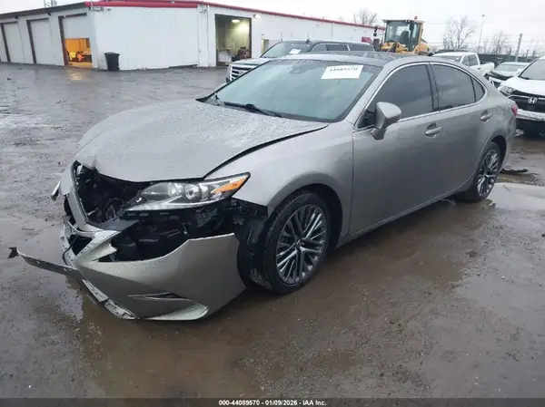 58ABK1GG4HU077880 2017 LEXUS ES - Image 2
