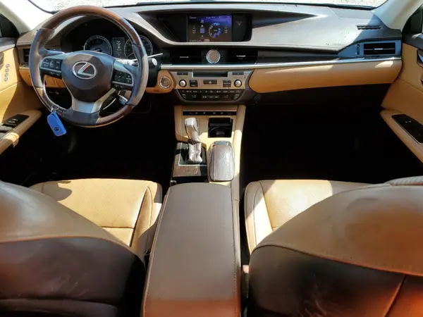 58ABK1GG4JU081109 2018 LEXUS ES - Image 8
