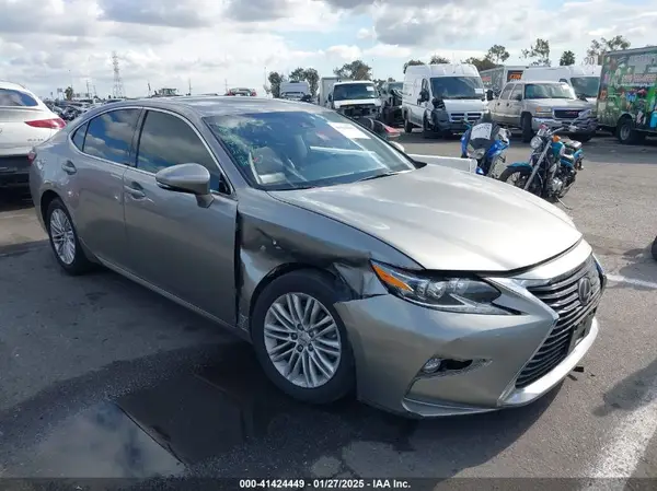 58ABK1GG4JU085001 2018 LEXUS ES - Image 1
