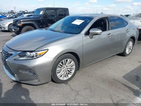 58ABK1GG4JU085001 2018 LEXUS ES - Image 2