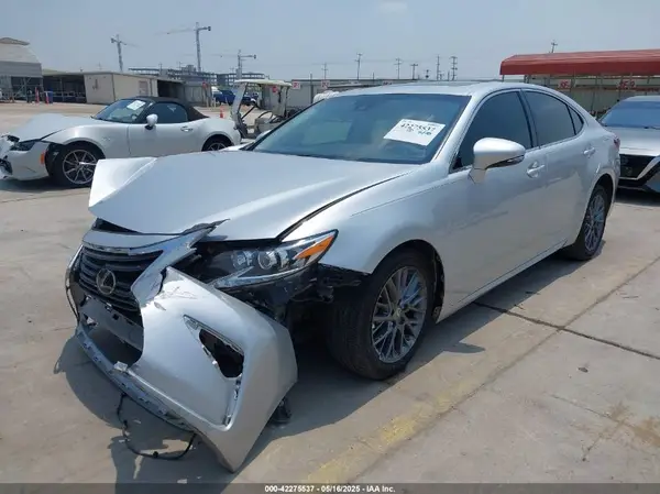 58ABK1GG4JU088920 2018 LEXUS ES - Image 2
