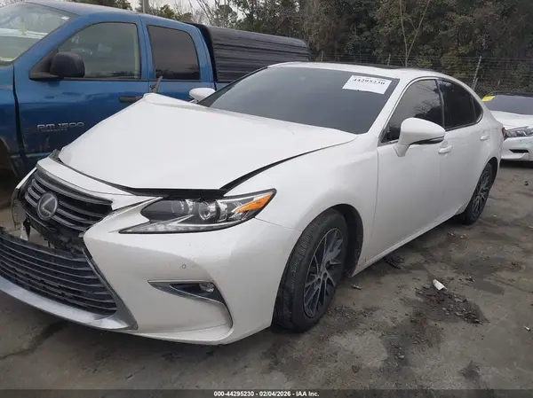 58ABK1GG4JU091686 2018 LEXUS ES - Image 2