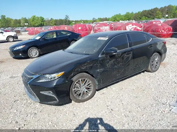 58ABK1GG4JU091803 2018 LEXUS ES - Image 2