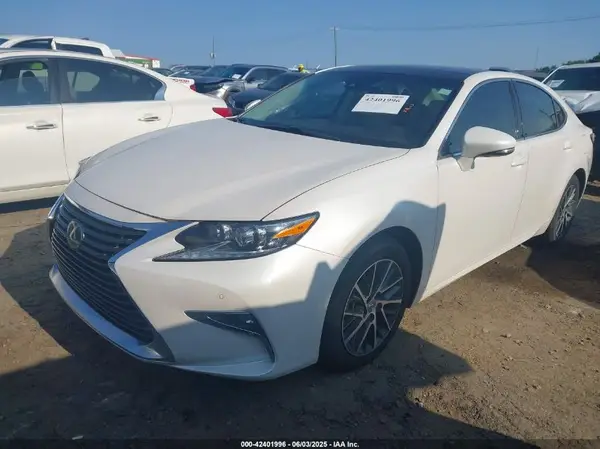 58ABK1GG4JU093776 2018 LEXUS ES - Image 2