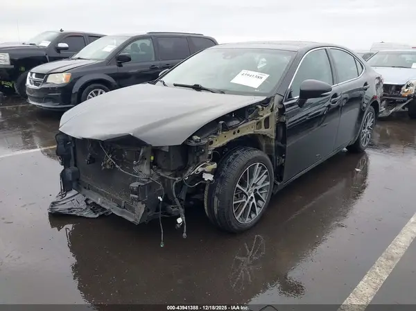 58ABK1GG4JU094359 2018 LEXUS ES - Image 2