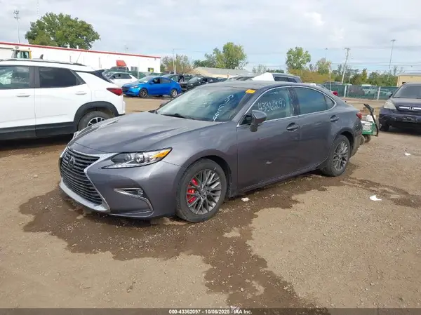 58ABK1GG4JU096564 2018 LEXUS ES - Image 2
