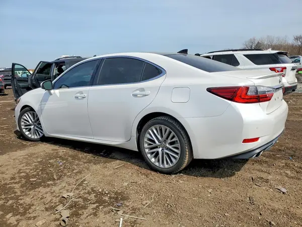58ABK1GG4JU097553 2018 LEXUS ES - Image 2
