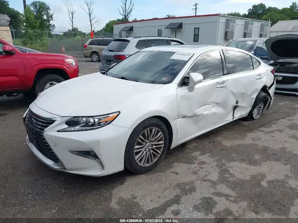 58ABK1GG4JU098072 2018 LEXUS ES - Image 2