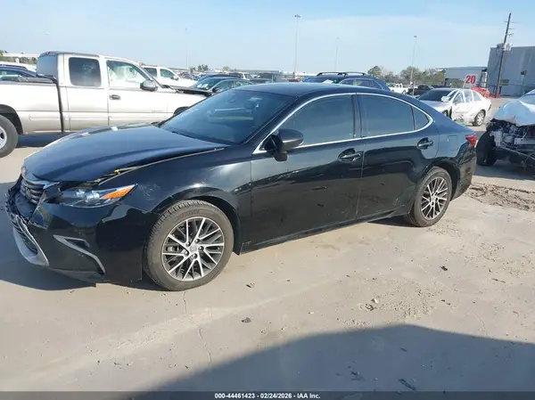 58ABK1GG4JU099478 2018 LEXUS ES - Image 2