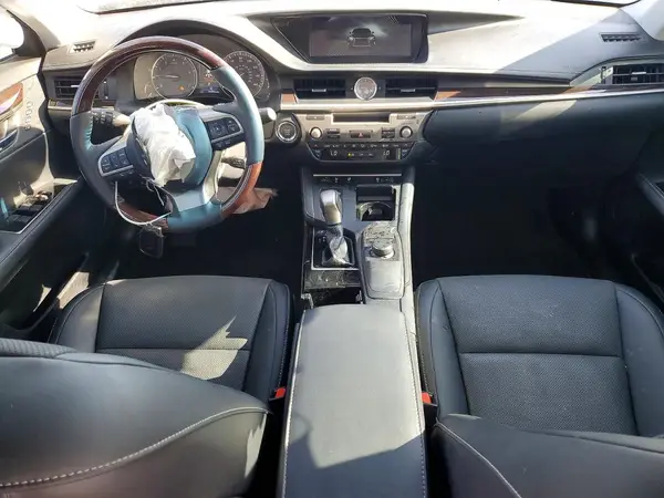 58ABK1GG4JU101911 2018 LEXUS ES - Image 8
