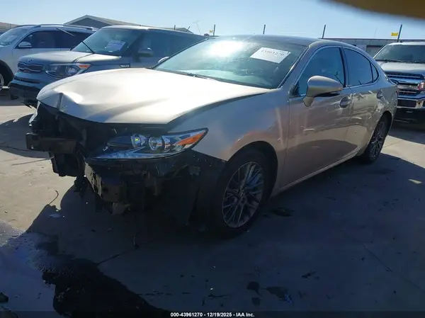 58ABK1GG4JU101987 2018 LEXUS ES - Image 2