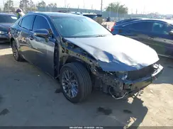 58ABK1GG4JU103819 2018 LEXUS ES