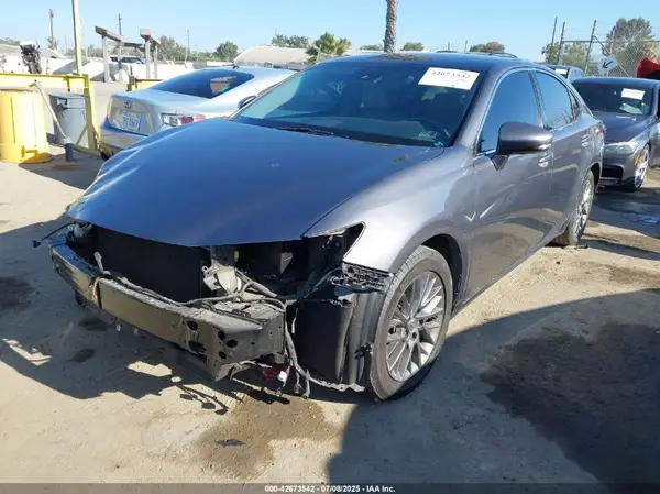 58ABK1GG4JU103819 2018 LEXUS ES - Image 2