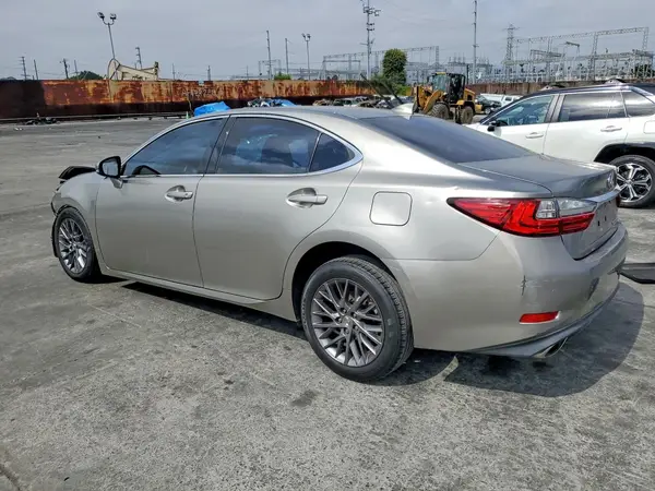 58ABK1GG4JU105604 2018 LEXUS ES - Image 2