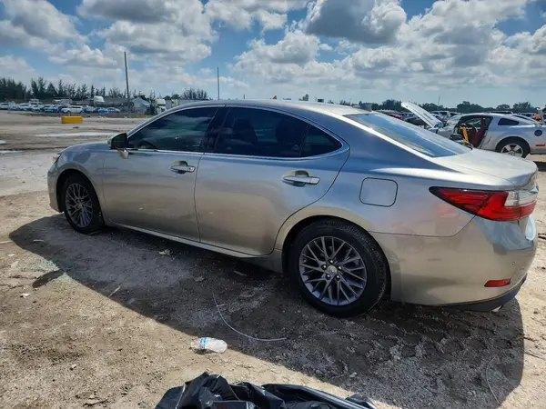 58ABK1GG4JU106249 2018 LEXUS ES - Image 2