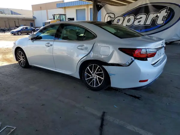 58ABK1GG4JU109801 2018 LEXUS ES - Image 2
