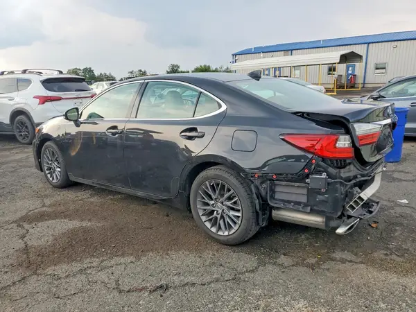 58ABK1GG4JU110057 2018 LEXUS ES - Image 2