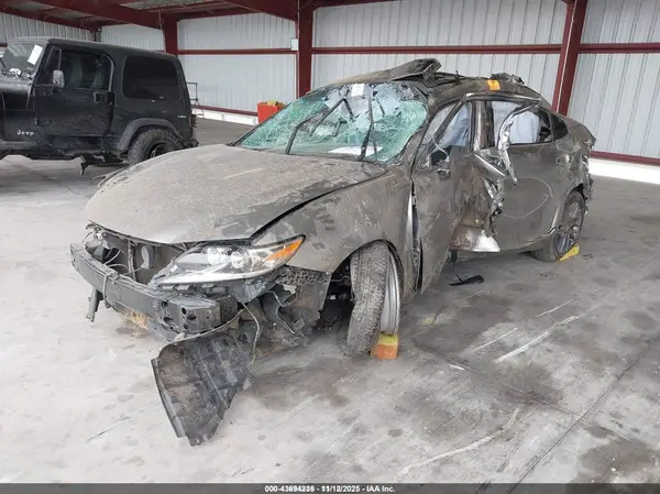 58ABK1GG4JU110155 2018 LEXUS ES - Image 2