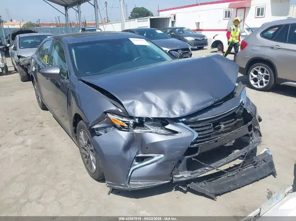 58ABK1GG4JU113394 2018 LEXUS ES - Image 1