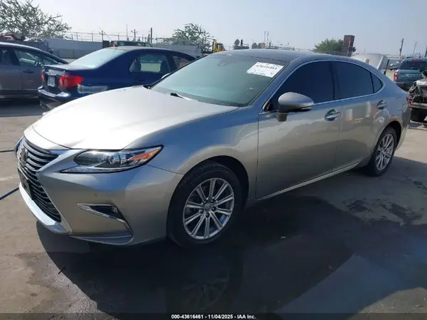 58ABK1GG4JU113671 2018 LEXUS ES - Image 2