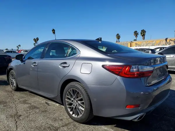 58ABK1GG4JU114058 2018 LEXUS ES - Image 2
