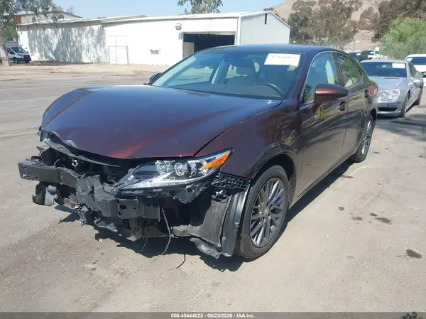 58ABK1GG4JU114111 2018 LEXUS ES - Image 2