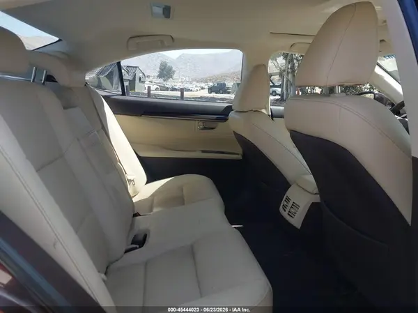 58ABK1GG4JU114111 2018 LEXUS ES - Image 8