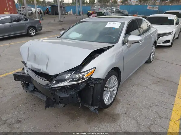 58ABK1GG5GU001549 2016 LEXUS ES - Image 2