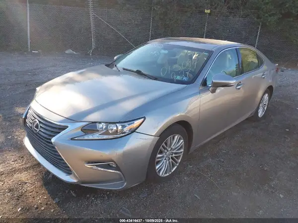58ABK1GG5GU015094 2016 LEXUS ES - Image 2