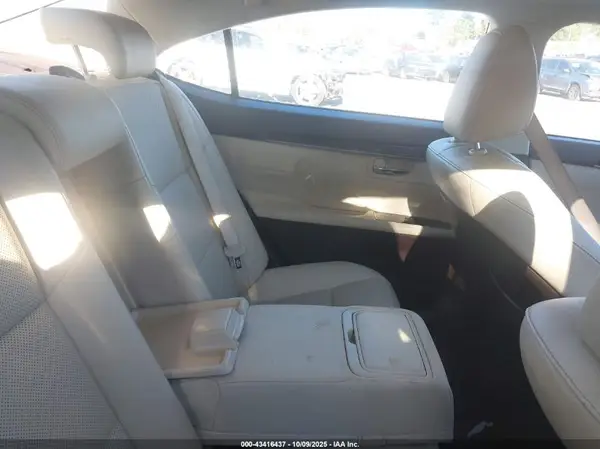 58ABK1GG5GU015094 2016 LEXUS ES - Image 8