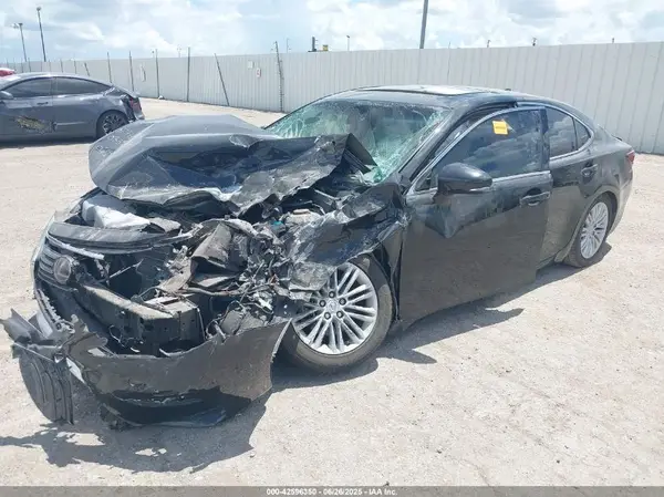 58ABK1GG5GU033577 2016 LEXUS ES - Image 2