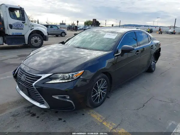 58ABK1GG5HU036576 2017 LEXUS ES - Image 2