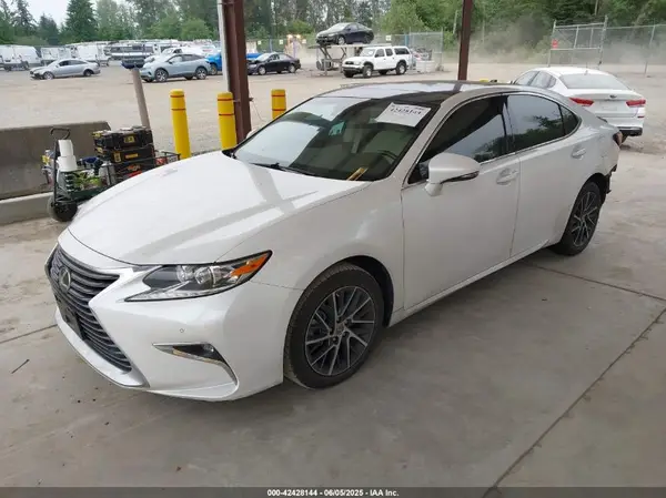 58ABK1GG5HU055564 2017 LEXUS ES - Image 2