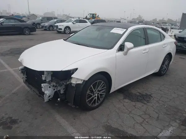 58ABK1GG5HU057671 2017 LEXUS ES - Image 2