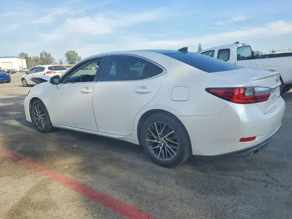 58ABK1GG5HU061929 2017 LEXUS ES - Image 2