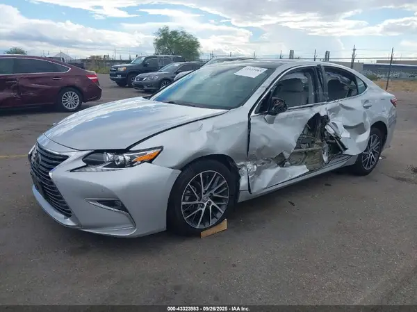 58ABK1GG5HU067438 2017 LEXUS ES - Image 2