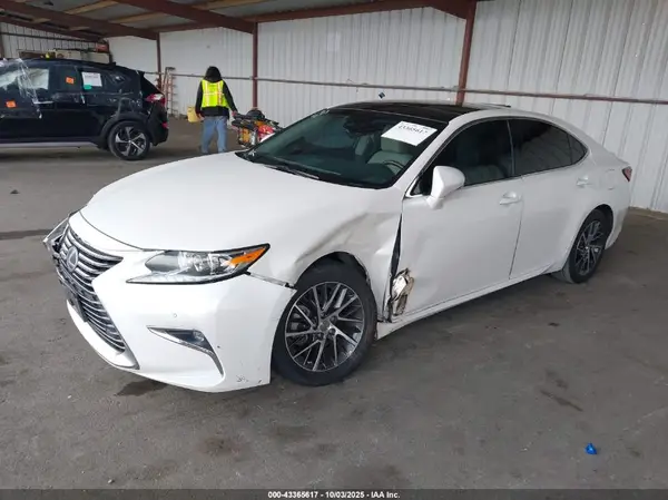 58ABK1GG5HU069609 2017 LEXUS ES - Image 2