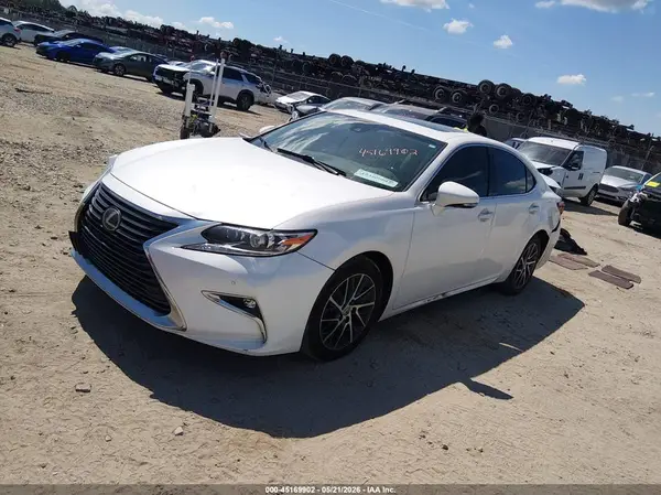58ABK1GG5HU069710 2017 LEXUS ES - Image 2