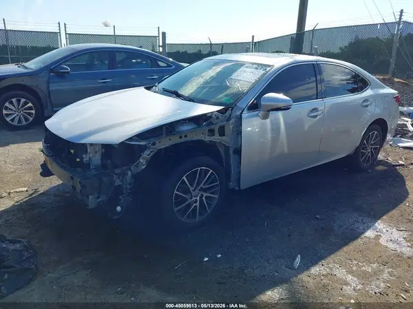 58ABK1GG5HU072607 2017 LEXUS ES - Image 2