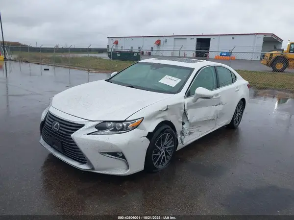 58ABK1GG5HU072767 2017 LEXUS ES - Image 2