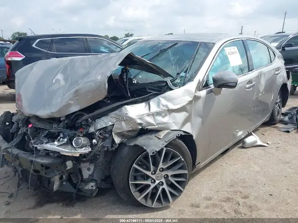 58ABK1GG5HU072848 2017 LEXUS ES - Image 2