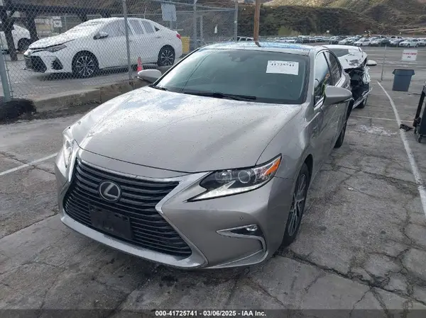 58ABK1GG5HU072977 2017 LEXUS ES - Image 2