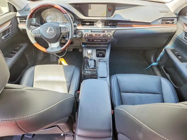 58ABK1GG5HU076852 2017 LEXUS ES - Image 8
