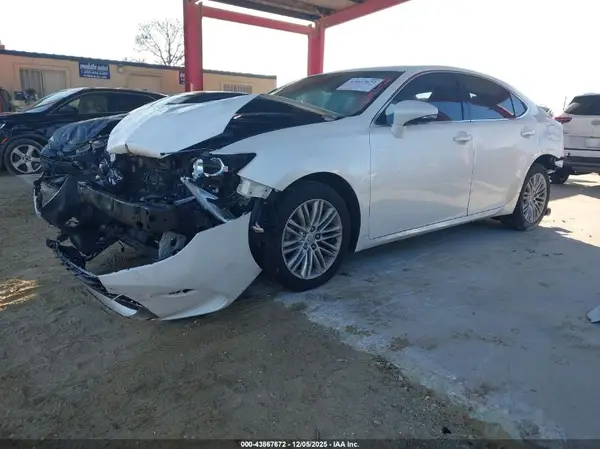 58ABK1GG5HU077130 2017 LEXUS ES - Image 2