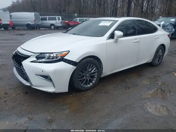 58ABK1GG5JU079790 2018 LEXUS ES - Image 2