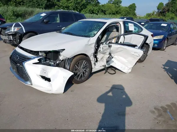 58ABK1GG5JU080499 2018 LEXUS ES - Image 2