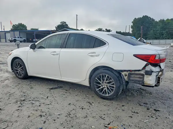 58ABK1GG5JU080910 2018 LEXUS ES - Image 2
