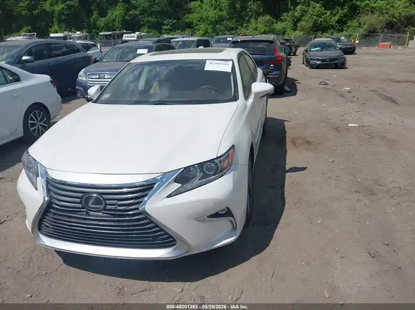 58ABK1GG5JU082432 2018 LEXUS ES - Image 2