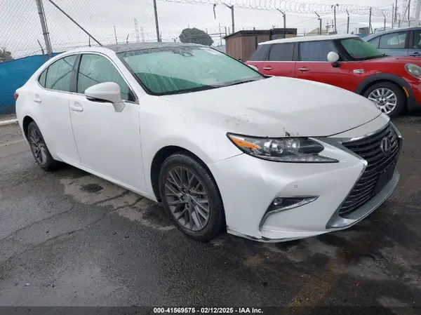 58ABK1GG5JU082446 2018 LEXUS ES - Image 1